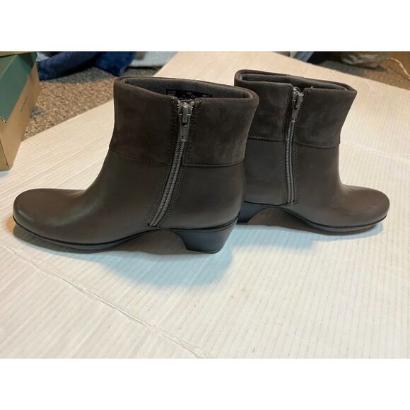 Clarks Ingalls Dover Q Gray Comfort Casual 2" Heel Leather/Suede Ankle Boots 6M - Picture 3 of 8